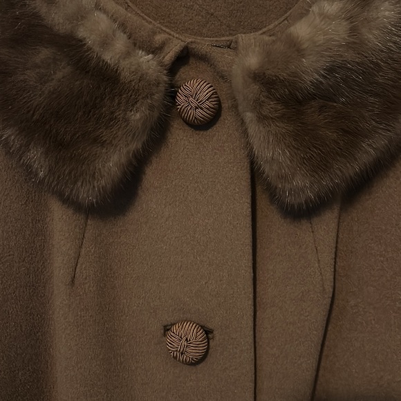 Vintage Knee length camel wool coat with fur collar - Picture 2 of 5